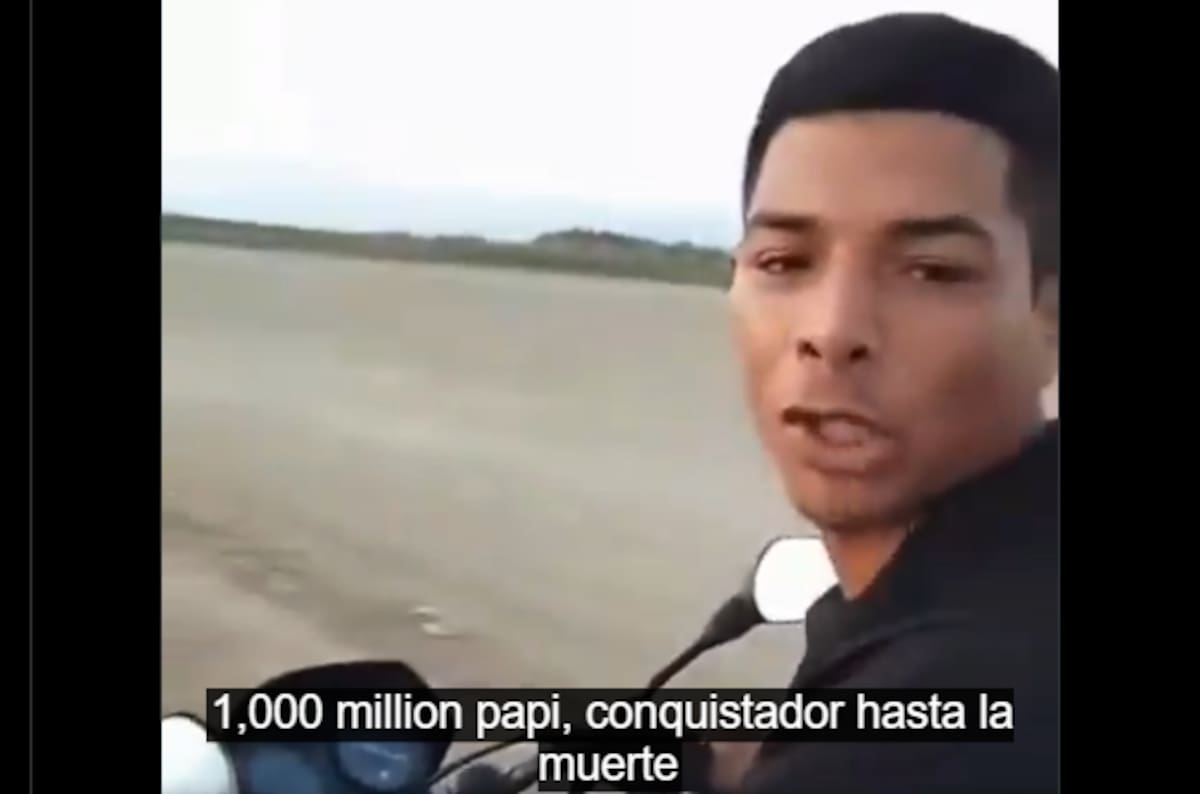 Alias Naín, también conocido como 'El Menor', continúa evadiendo a las autoridades y en un video se muestra junto a su novia, asegurando que no es IA, inteligencia artificial. //FOTO CAPTURA DE VIDEO.