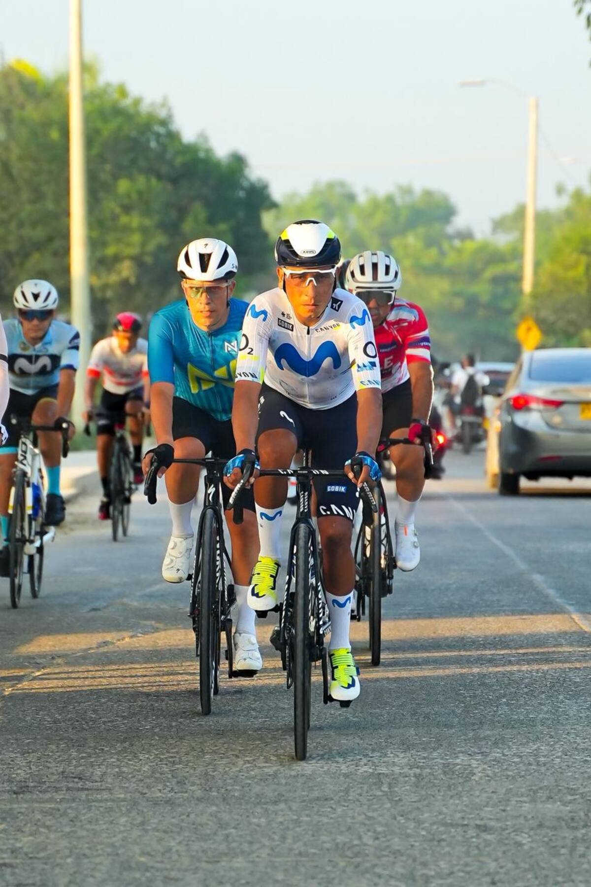 Nairo Quintana lanzó un ataque en solitario en los kilómetros finales de la tercera etapa del Tour de Omán, tras una caída masiva en el pelotón.r. //CORTESÍA