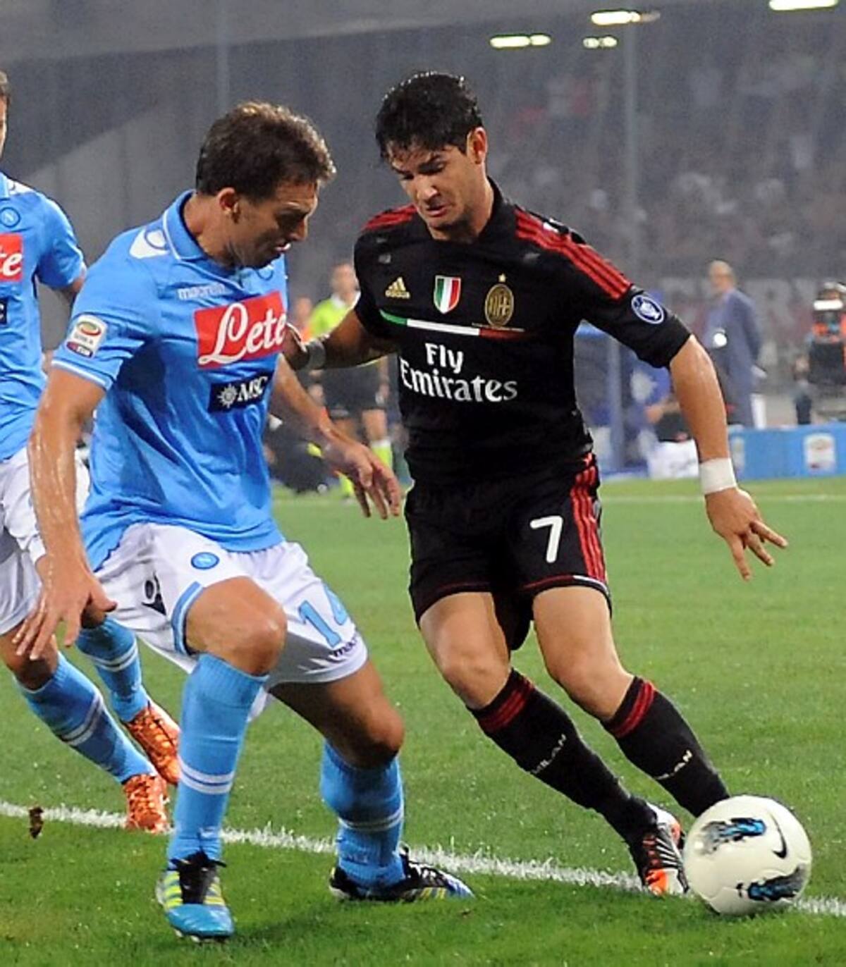 Alexandre Pato (derecha), jugador del Milan. AP