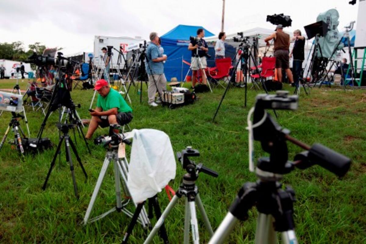 Miles de personas y periodistas observaban el despegue del último vuelo de un transbordador espacial estadounidense AFP CHIP SOMODEVILLA