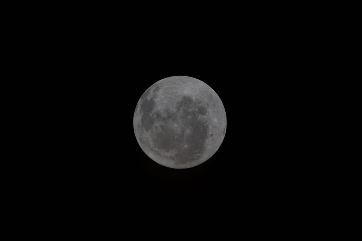 Revelan imagen de la cara oculta de la Luna tomada por la misión Artemis II