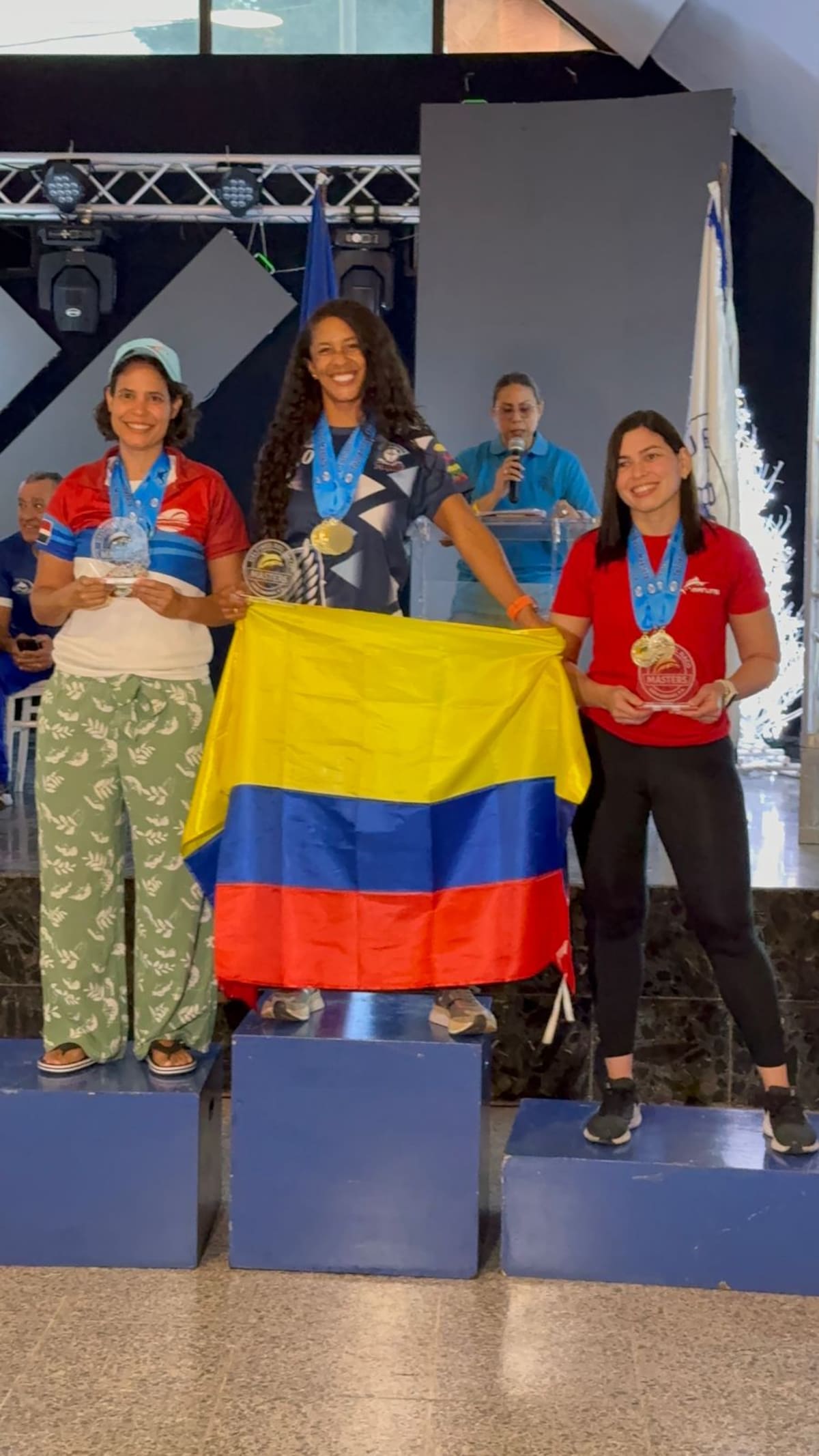Linda Cantillo, en lo más alto del podio en República Dominicana.//CORTESÍA