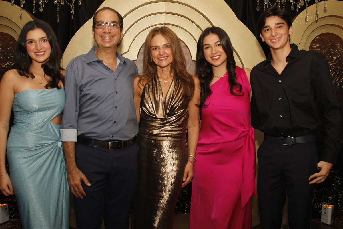 Natalia Daffach, Elias Daffach, Angie Figueroa, Nicole Daffach y Elias Daffach
