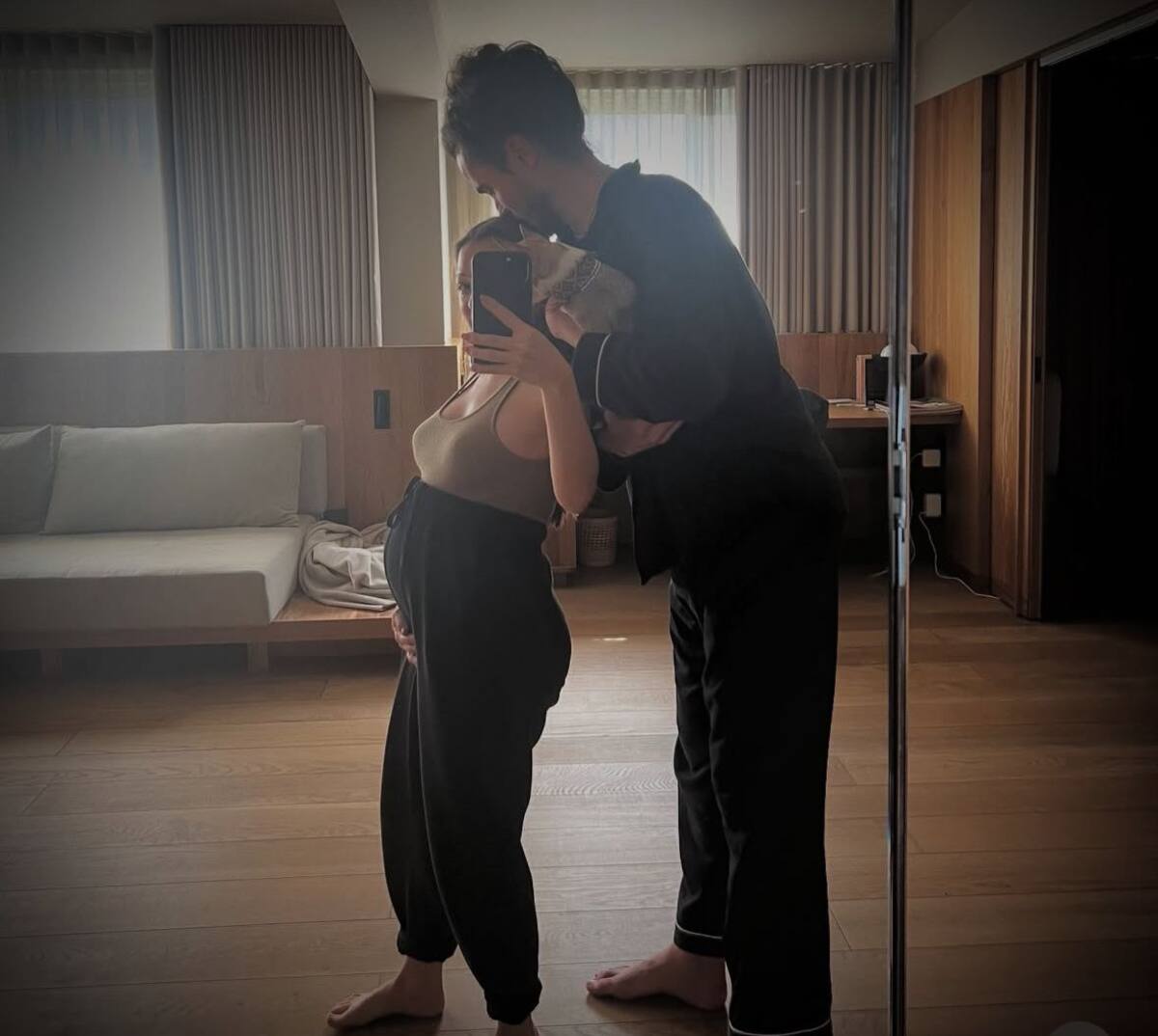Natalia Lafourcade y su esposo. //Foto: IG @natalialafourcade.