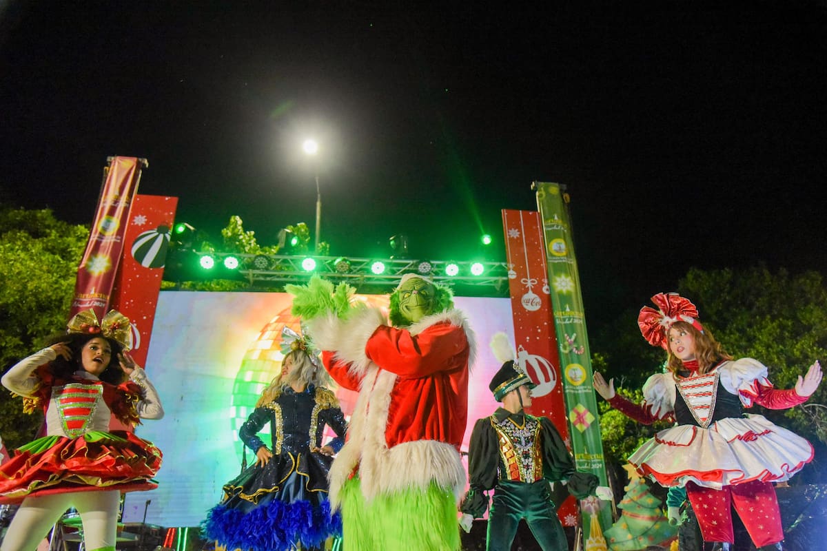 La Villa de Santa Coca-Cola iluminó el Parque Espíritu del Manglar