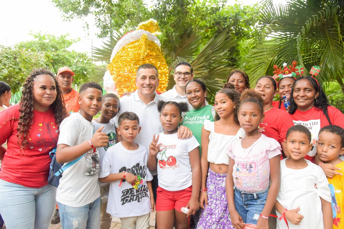 La Villa de Santa de Coca-Cola adornó con la Magia de la Navidad el Parque Espíritu del Manglar. // Foto: Cortesía.