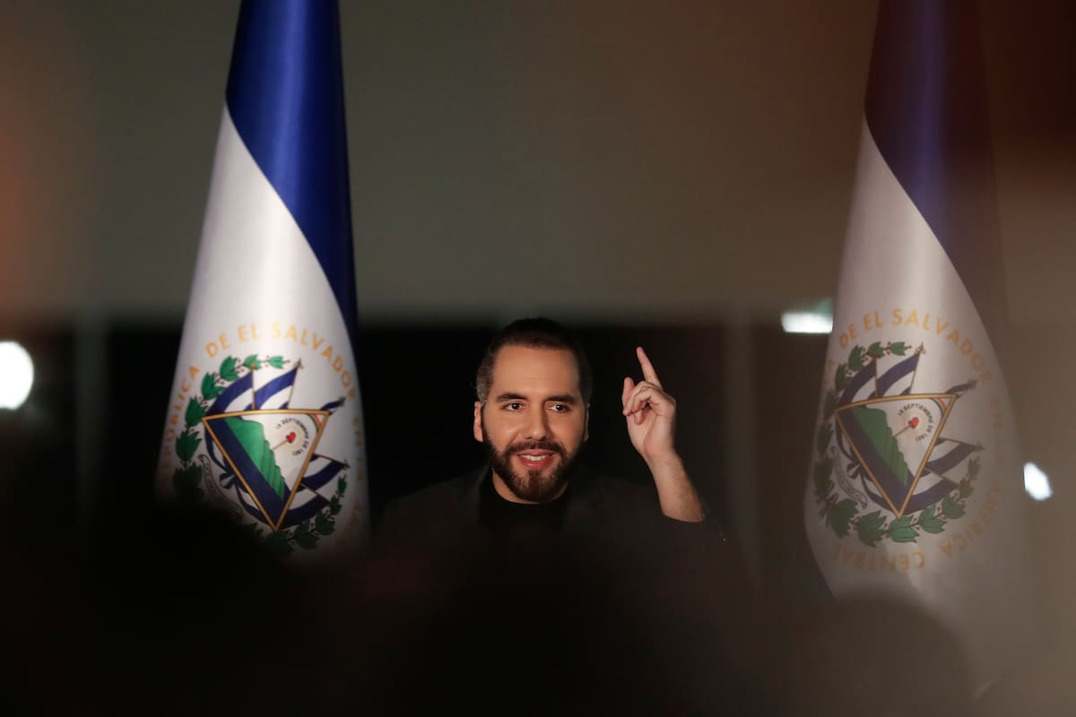 Nayib Bukele va por su tercer mandato consecutivo tras arrasar en las primarias