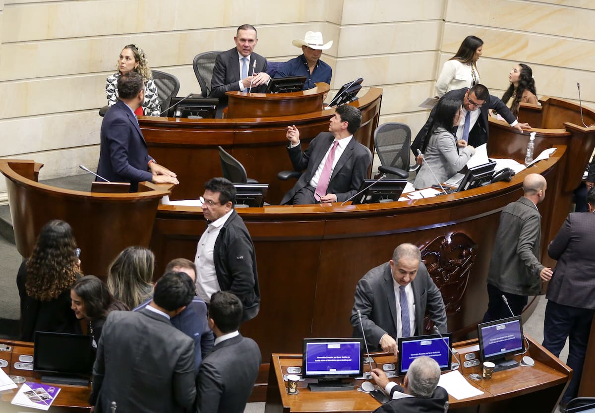 En la Plenaria del senado en el Congreso de la República de Colombia con 59 votos por el No, ha sido negada la moción de censura al Ministro de hacienda Ricardo Bonilla. // Foto: Colprensa - Catalina Olaya