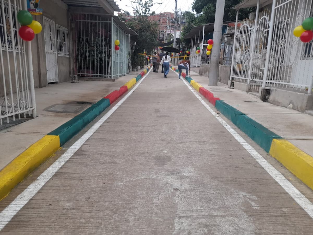 Las Colinas (Calle Carlos Díaz Redondo) de Nelson Mandela fue pavimentada. // Foto: Cortesía - Alcaldía de Cartagena.