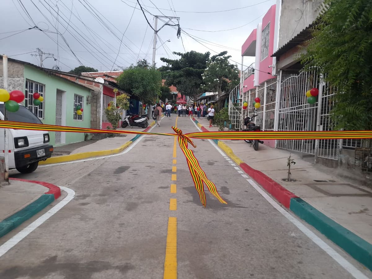 Las Colinas (Calle Las Brisas) de Nelson Mandela fue pavimentada. // Foto: Cortesía - Alcaldía de Cartagena.