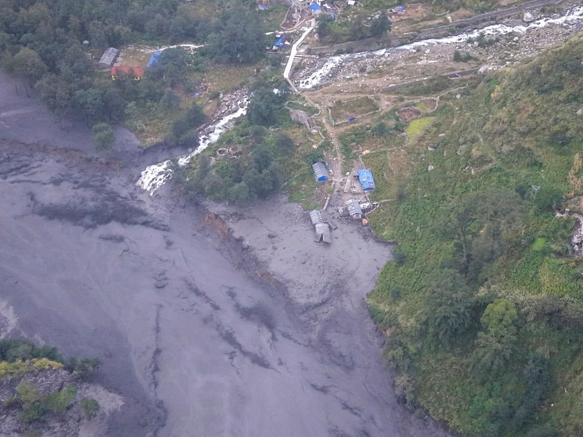 Una nueva inundación repentina de un río en Nepal arrasa un pueblo y deja 5 desaparecidos. // Foto: EFE/EPA/NTNC-MCAP/HANDOUT HANDOUT EDITORIAL USE ONLY/NO SALES.