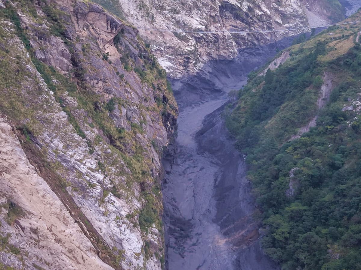 Una nueva inundación repentina de un río en Nepal arrasa un pueblo y deja 5 desaparecidos. // Foto: EFE/EPA/NTNC-MCAP/HANDOUT HANDOUT EDITORIAL USE ONLY/NO SALES
