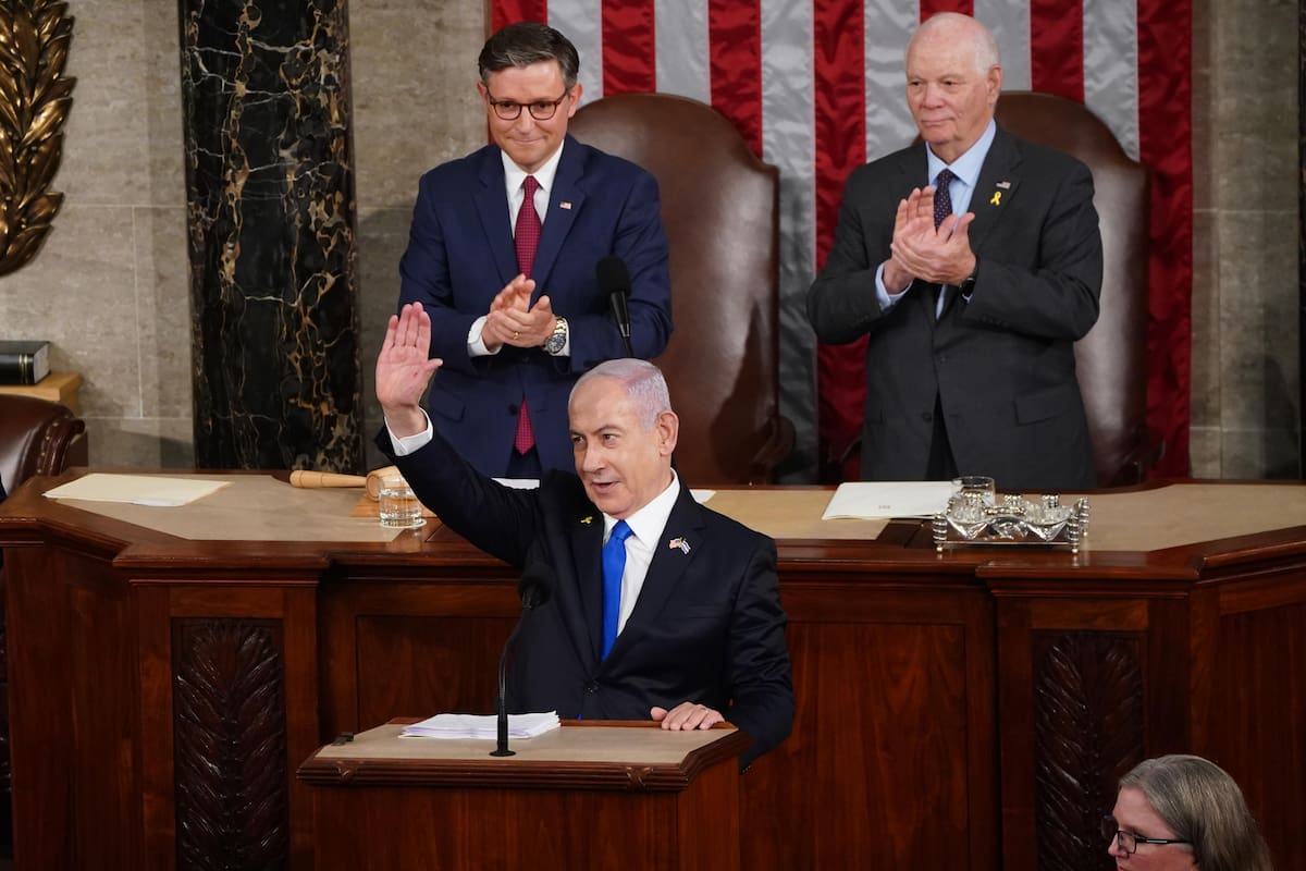 El primer Ministro de Israel, Benjamin Netanyahu, hace gestos antes de pronunciar un discurso en una reunión conjunta del Congreso en la Cámara de Representantes de Estados Unidosen Washington, DC. //EFE