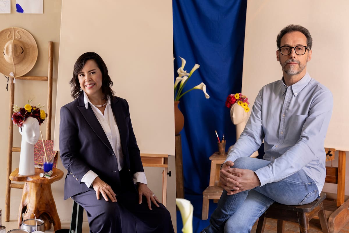 Fotografía cedida por la plataforma Netflix, que muestra a los directores Patricia Riggen (i), y Gabriel Ripstein posando en la Ciudad de México (México). EFE/ Netflix /SOLO USO EDITORIAL/ NO VENTAS/ SOLO DISPONIBLE PARA ILUSTRAR LA NOTICIA QUE ACOMPAÑA (CRÉDITO OBLIGATORIO)