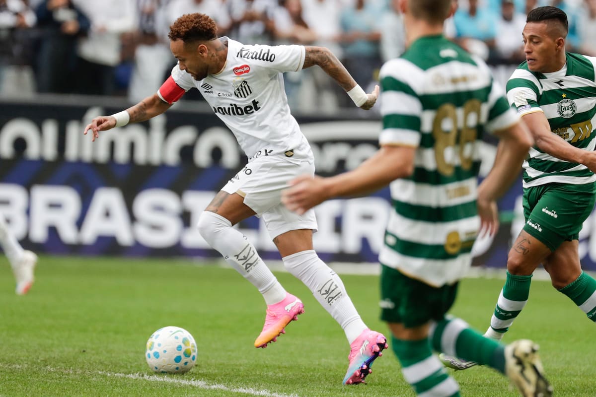 Neymar tiene la misión de lograr el llamado a la Selección de Brasil para jugar el Mundial de 2026. //Foto, EFE: Sebastiao Moreira
