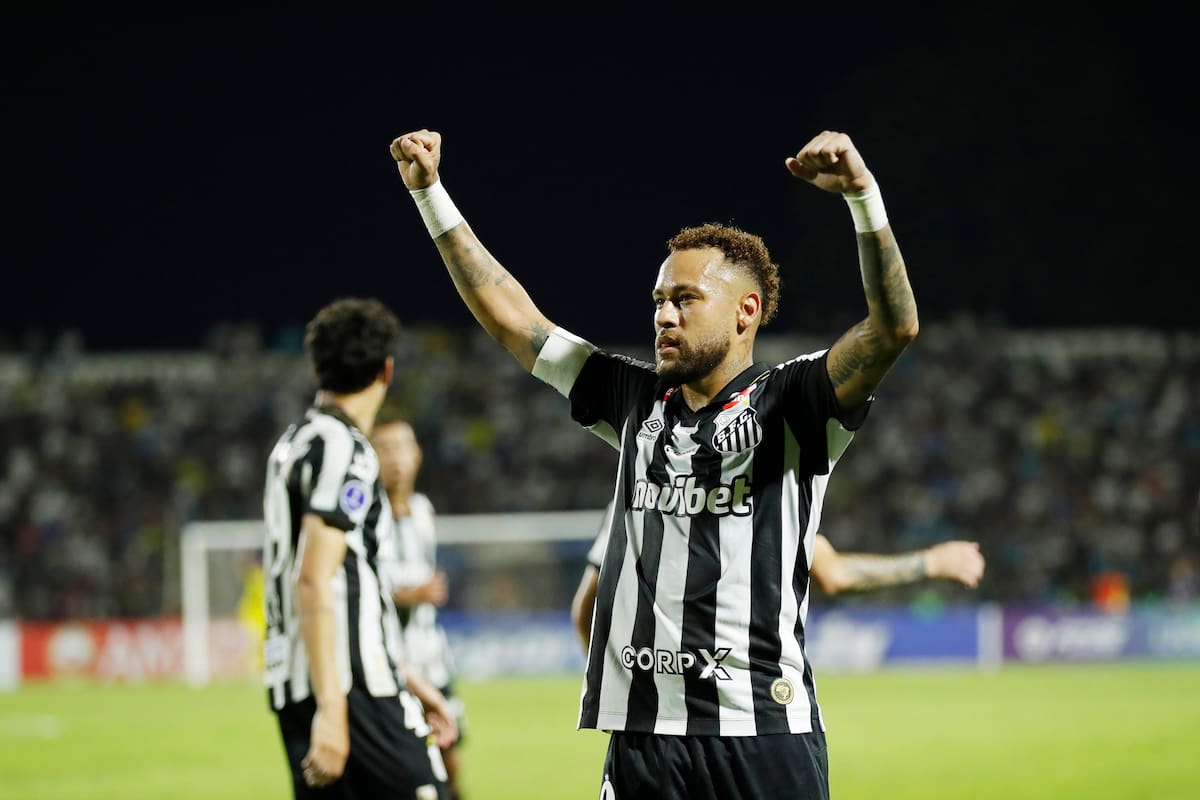 Video: el sentido abrazo con el que Neymar y Robinho Jr solucionaron altercado