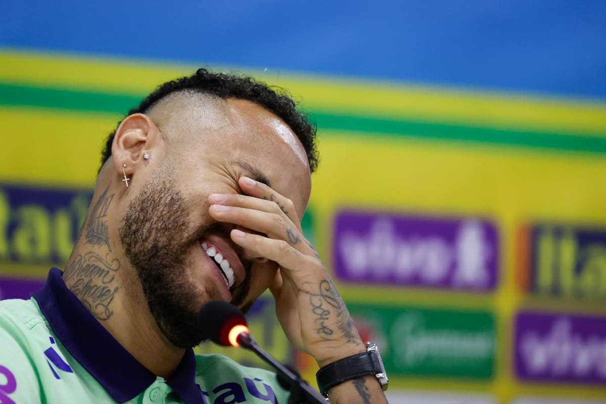 El brasileño Neymar, una vez más, sale lesionado