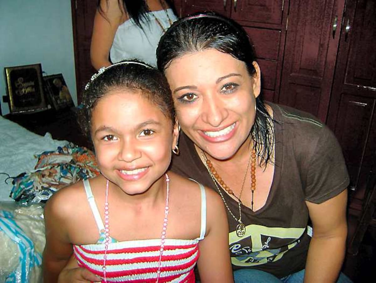 Nhora Valentina Muñoz, quien recuperó la libertad luego de 19 días de secuestro, pasó las primeras horas en libertad junto a su familia y amigos. COLPRENSA