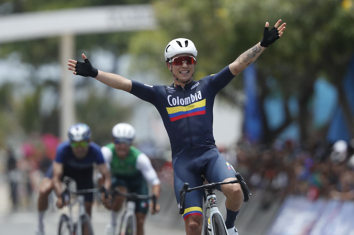 Nicolás Gómez reacciona tras ganar la medalla de oro en la prueba de ciclismo de ruta durante los XXV Juegos Centroamericanos y del Caribe Santo Domingo 2026. //Foto, EFE: Rodrigo Sura