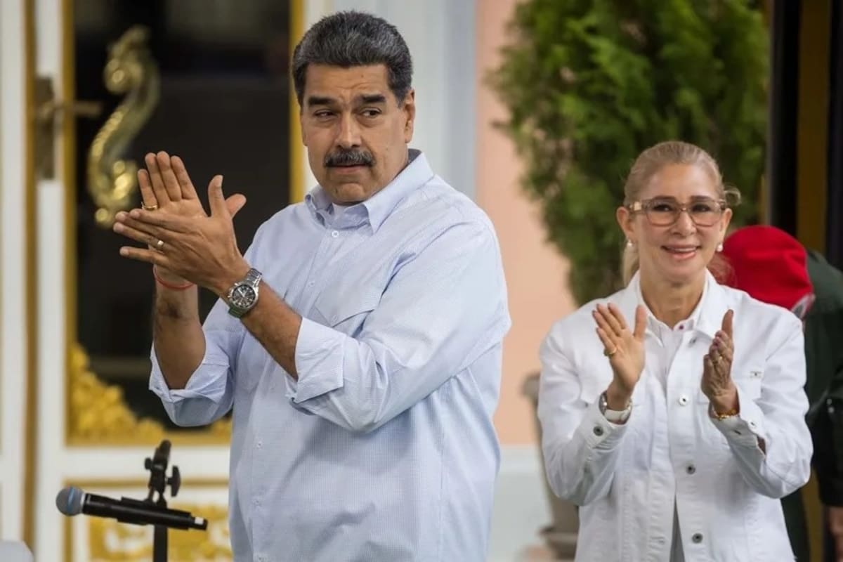 El presidente de Venezuela, Nicolás Maduro, junto a su esposa, Cilia Flores. // Foto: EFE.