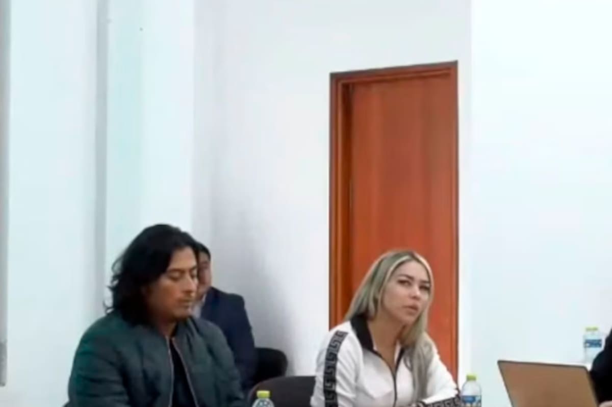 Nicolás Petro Burgos, junto a su expareja Day Vásquez, en medio de una audiencia por el proceso judicial que se les adelanta por enriquecimiento ilícito. // Foto: Captura de video.