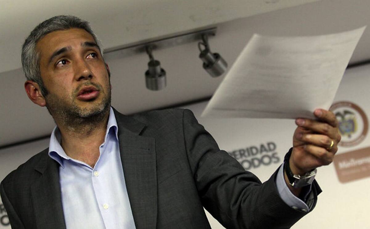 El viceministro de Transporte, Nicolás Estupiñán, aseguró que el paro camionero está totalmente levantado y que los bloqueos que aún persisten en vías del país, son a raíz del paro cafetero.