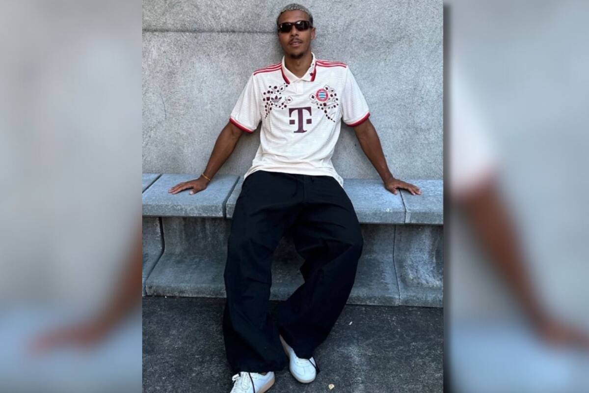 Golpean a futbolista por estar en una foto con la camiseta del Bayern Múnich