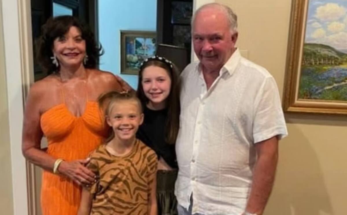 Brooke y Blair Harber fueron encontradas tomadas de la mano tras una inundación en Texas. Los abuelos de las niñas siguen desaparecidos.