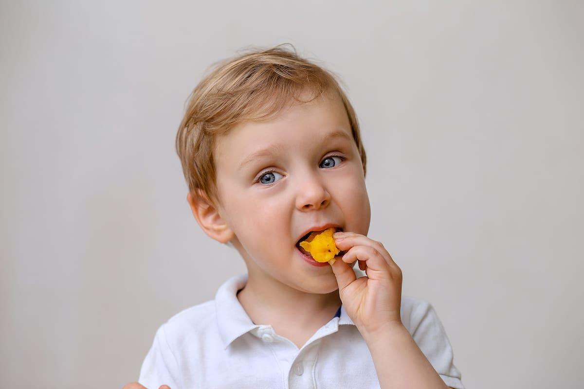 Los fritos en niños es muy dañino para la salud. // 123RF