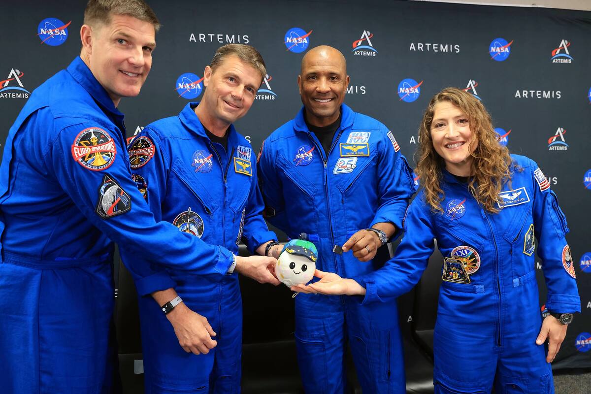 Niño cumple su sueño y manda su juguete al espacio con Artemis II. // Foto: EFE
