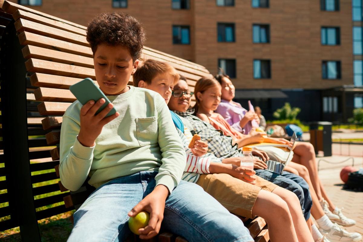 ¿Tu hijo está listo para usar el celular? Sigue estos 5 consejos