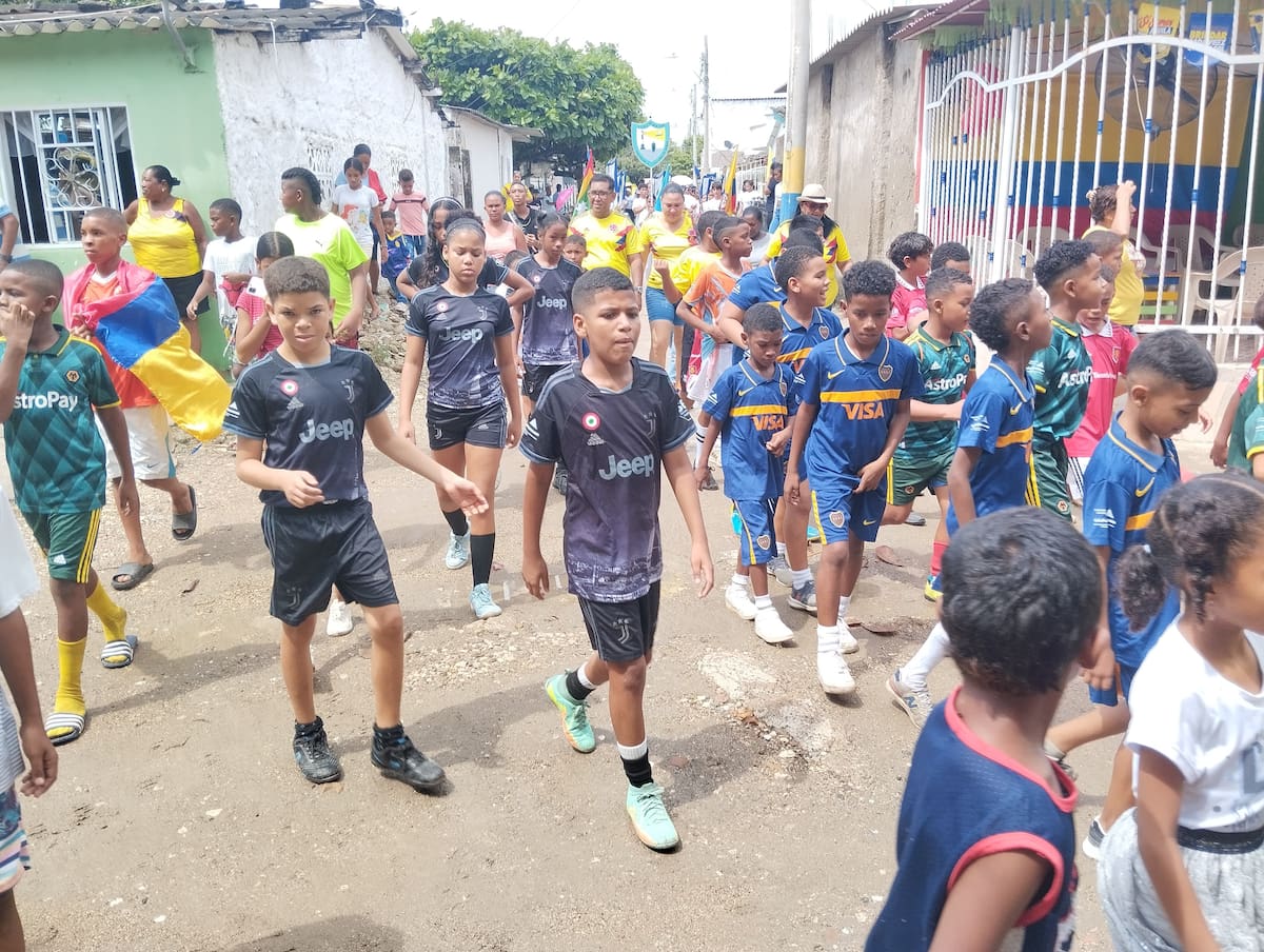 Actividades deportivas en la celebración de un nuevo aniversario del barrio 7 de Agosto en Cartagena. // Óscar Díaz - El Universal.