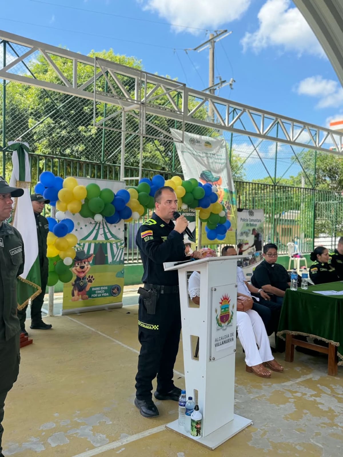 El coronel Diego Fernando Pinzón Poveda, comandante de la Policía Bolívar, resaltó el compromiso de la institución con la formación y protección de las nuevas generaciones.//FOTO: POLICÍA DEBOL.