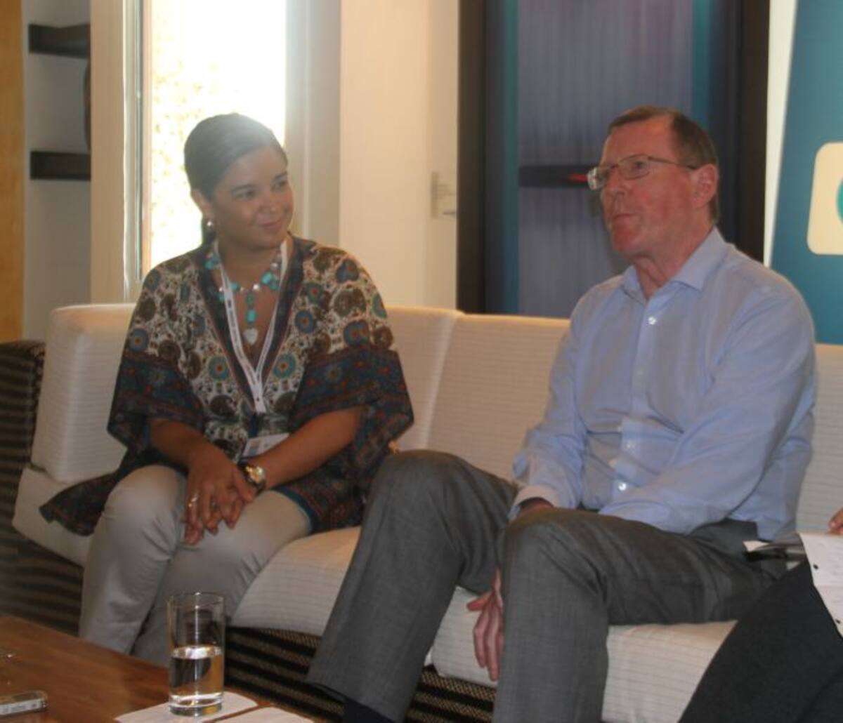 El premio Nobel de Paz, David Trimble y la directora de Colciencias, Paula Arias. Lauren Sarruf Romero - El Universal