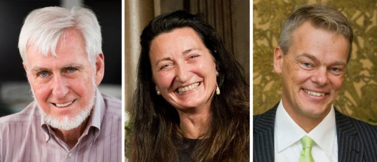 John O'Keefe, izquierda; May-Britt Moser, centro, y Edvard Moser, ganadores del Nobel de Medicina. AP