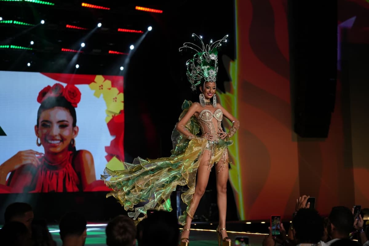 Desfile traje artesanal Reinado de la Independencia. //Foto: Diego Fierro- El Universal.