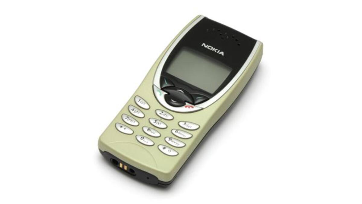 Nokia 8210. WIKIPEDIA.