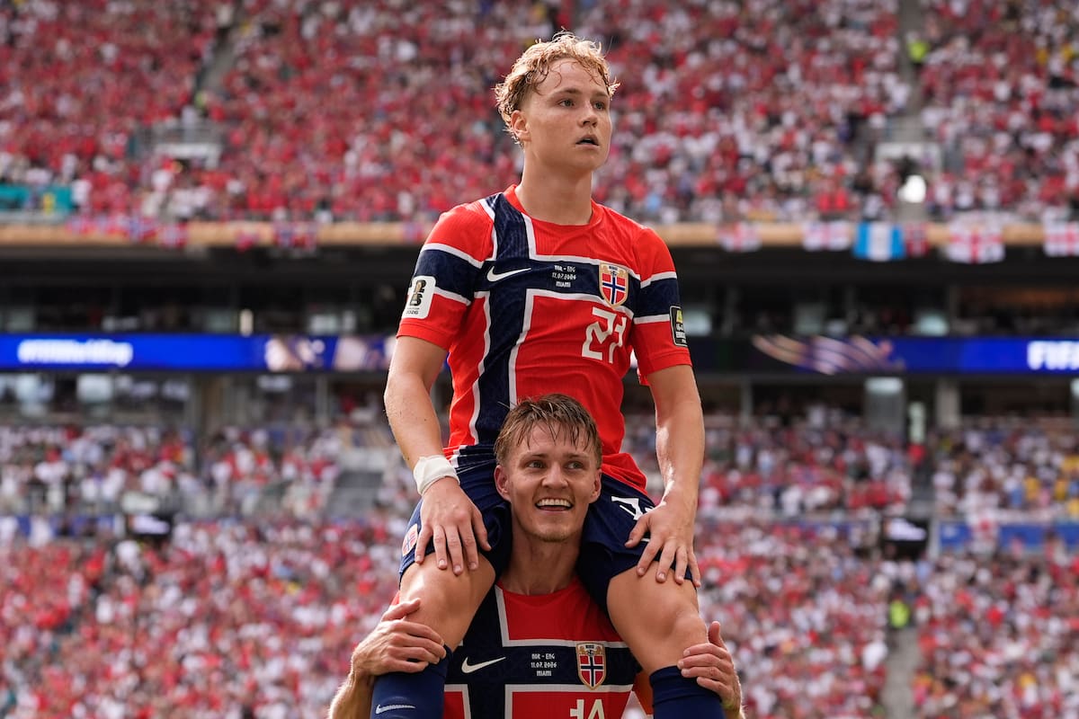 El noruego Andreas Schjelderup (21) marcó un golazo para poner en ventaja a su selección contra Inglaterra en los cuartos de final del Mundial. //Foto, AP: George Walker IV