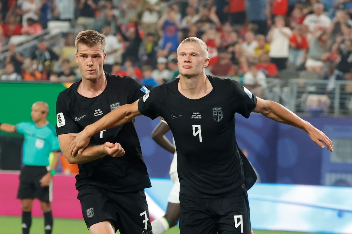 El noruego Erling Haaland (d) marcó dos nuevos goles su primer Mundial. Senegal fue la víctima. //Foto, EFE: Sebastiao Moreria