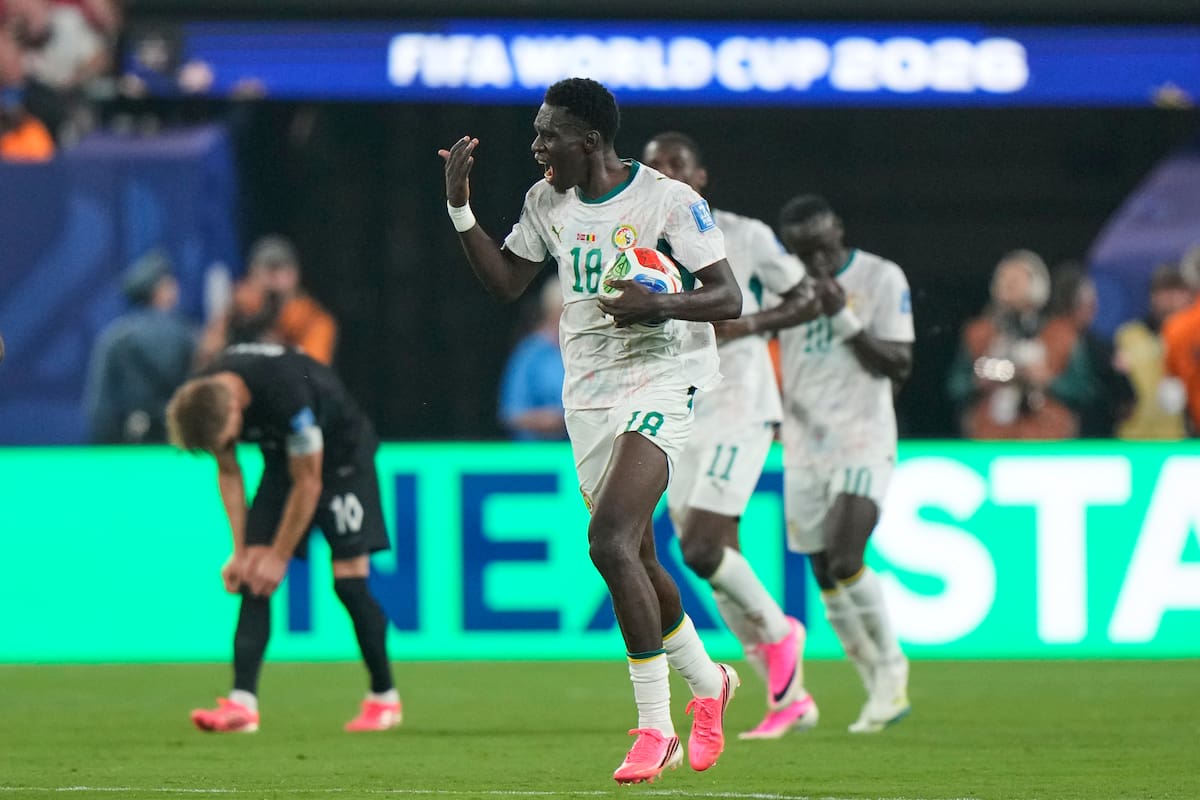 El senegalés Ismaila Sarr (18) descontó en dos ocasiones para su seleccionado ante Noruega por el Grupo I del Mundial. //Foto, AP: Steve Luciano
