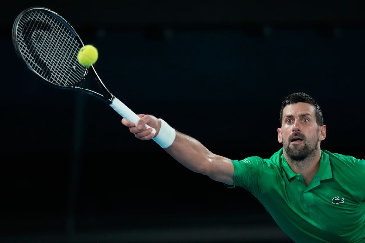 Novak Djokovic buscará vencer a Carlos Alcaraz en la final del Abierto de Australia. //Foto, AP: Aaron Favila
