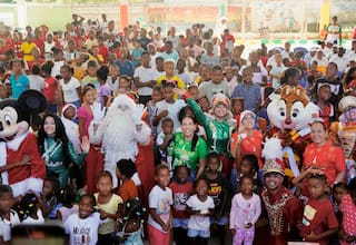 Bocachica vivió el inicio de las novenas navideñas: entregaron 600 regalos