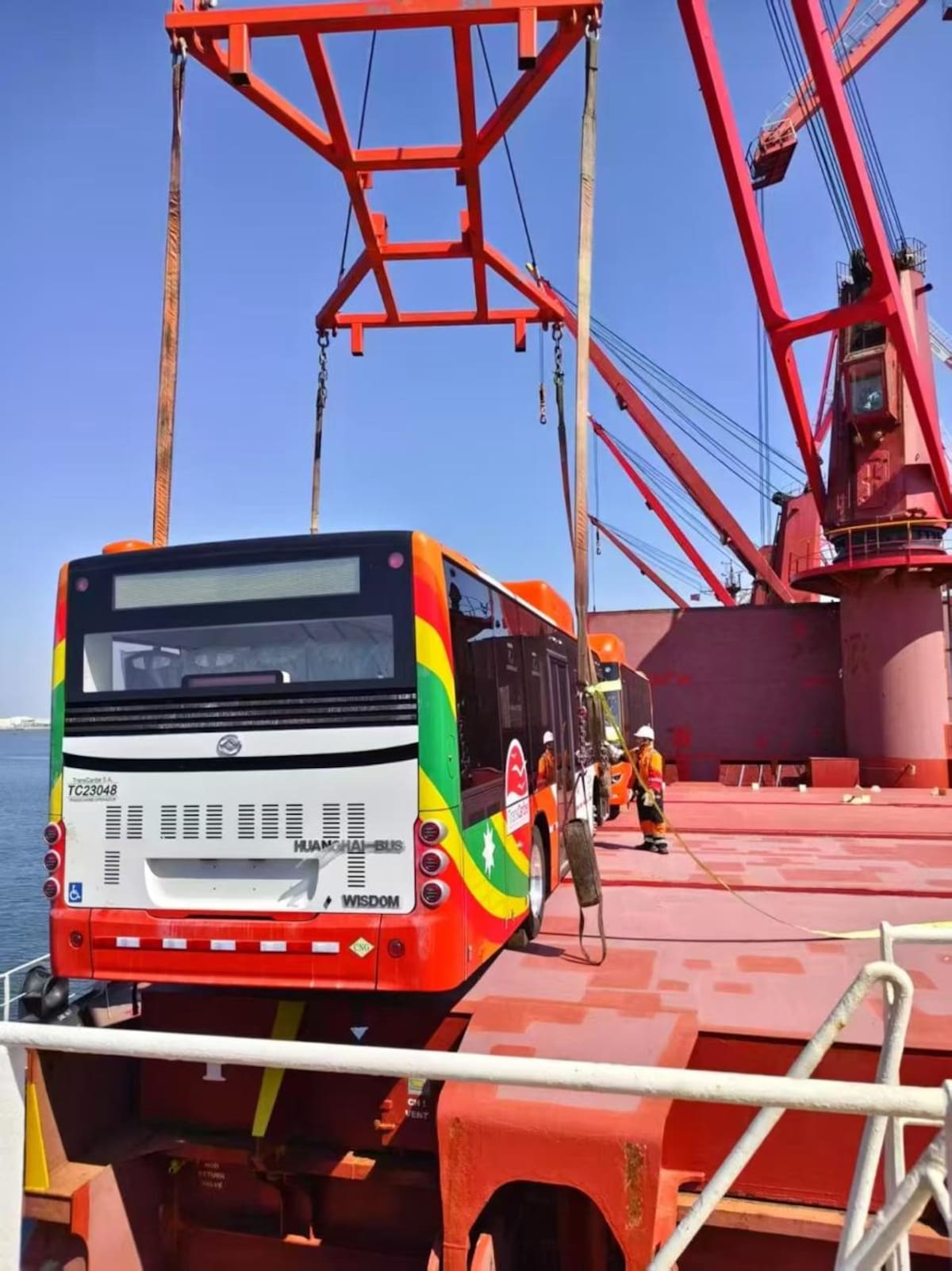 Nuevos buses de Transcaribe ya vienen en camino hacia Cartagena. // Foto: Cortesía - Alcaldía de Cartagena.