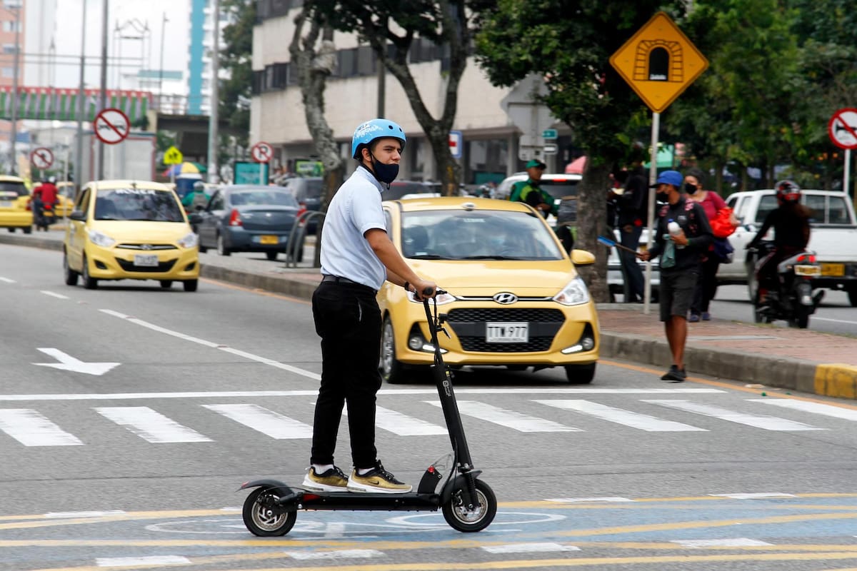 ¿Tienes bicicleta o patineta eléctrica? Nueva ley regula vehículos livianos