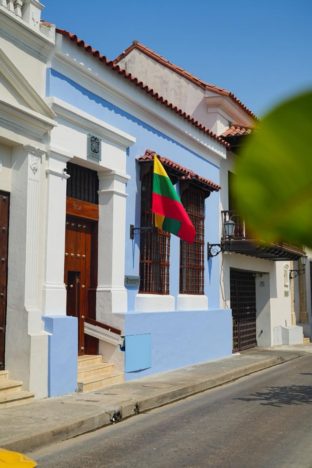Fachada de la nueva oficina de pasaportes en Cartagena, ubicada en la calle del Tejadillo en el Centro Histórico. // Foto: Cortesía - Gobernación de Bolívar.