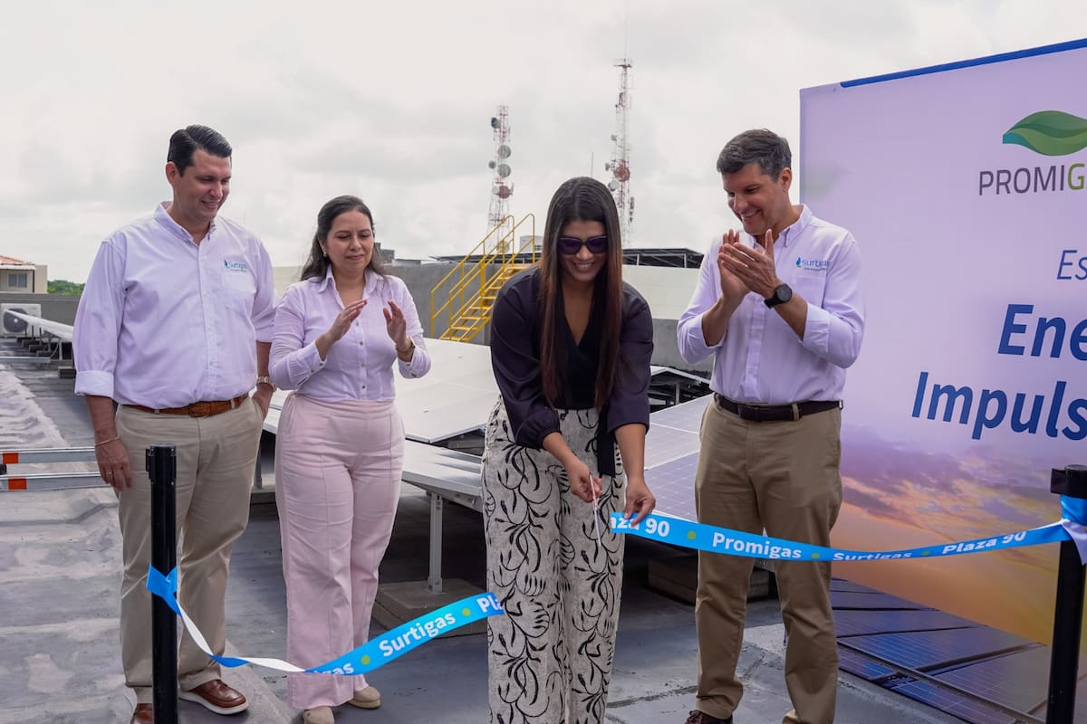 Nueva planta solar beneficia a centro comercial Plaza 90. // cortesía