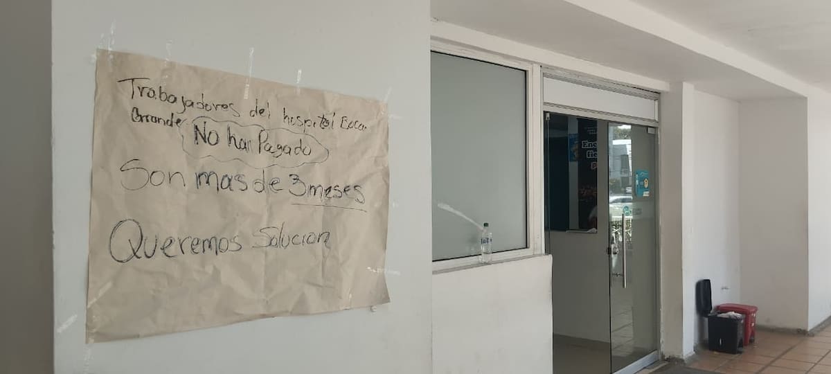 Nueva protesta en el Hospital de Bocagrande por salarios atrasados. // Foto: Óscar Díaz - El Universal