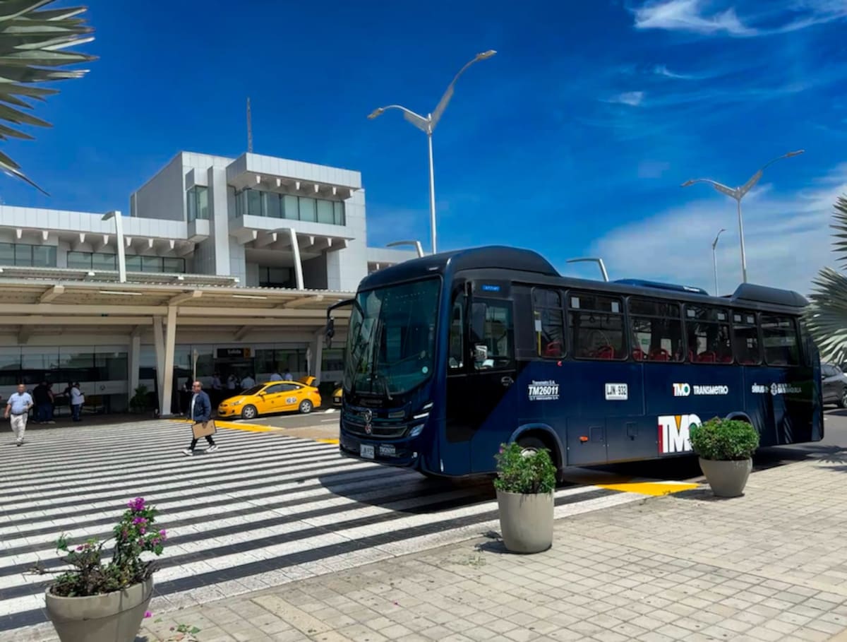 La nueva ruta tendrá una parada en las afueras del Aeropuerto Ernesto Cortissoz de Soledad, que presta el servicio a Barranquilla.//Cortesía Alcaldía de Barranquilla.