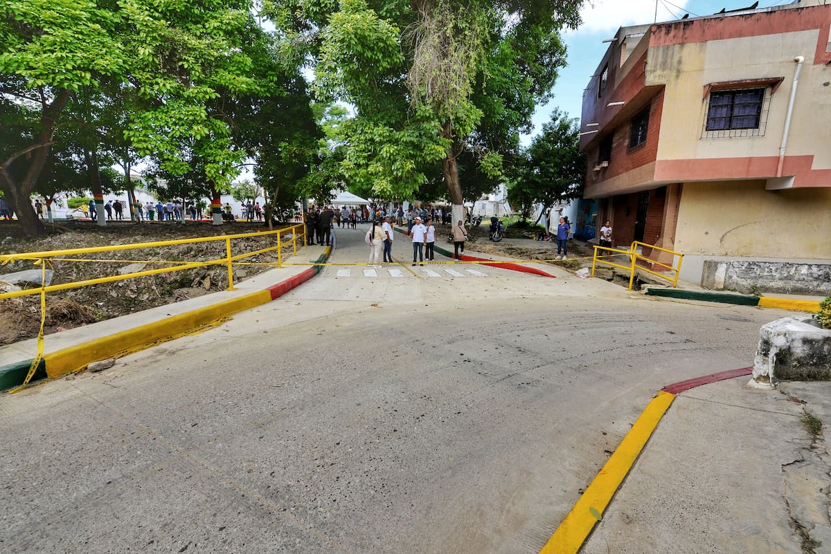 Nueva vía en Los Calamares ahorra hasta 10 minutos de tráfico. // Foto: cortesía