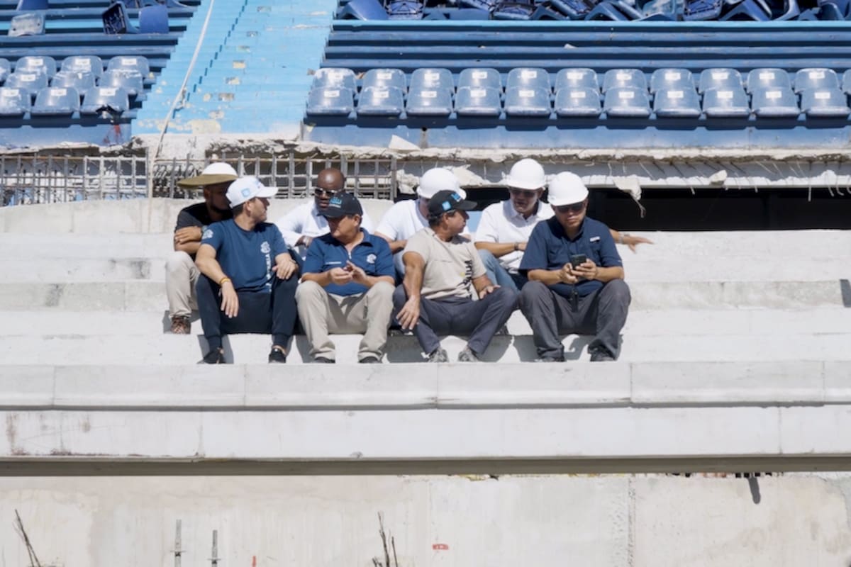 Arrancó la instalación de las nuevas graderías del Estadio Metropolitano
